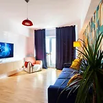 Nostalgia 2 BR APT near Marriott