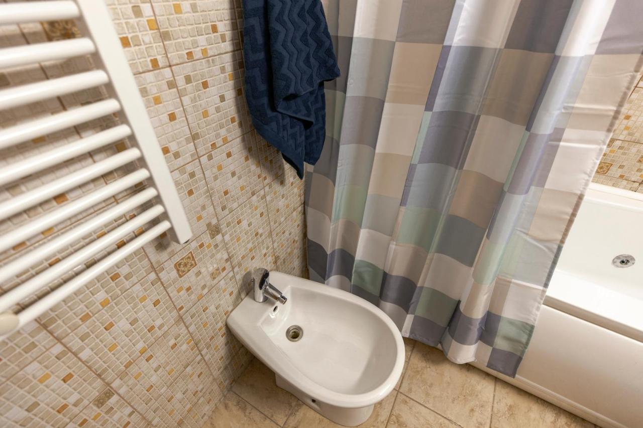 Nostalgia 2 Br Near Marriott