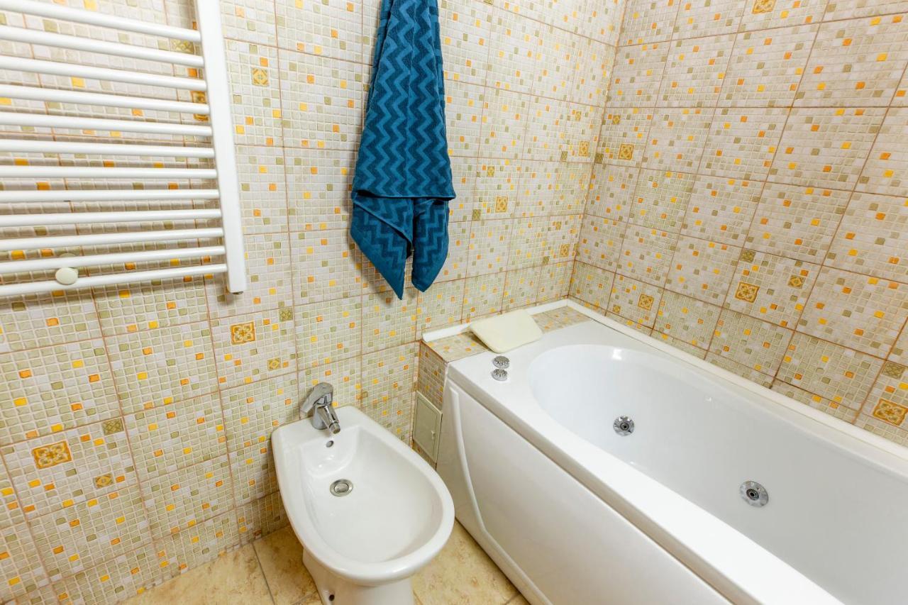 Nostalgia 2 Br Near Marriott *